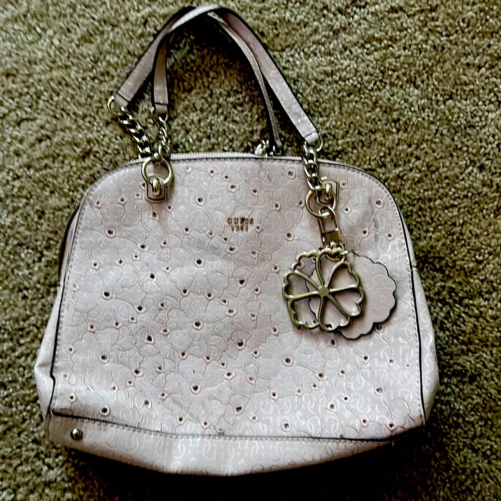 Adorable baby soft pink guess bag with flower keychain attached. Very versatile!